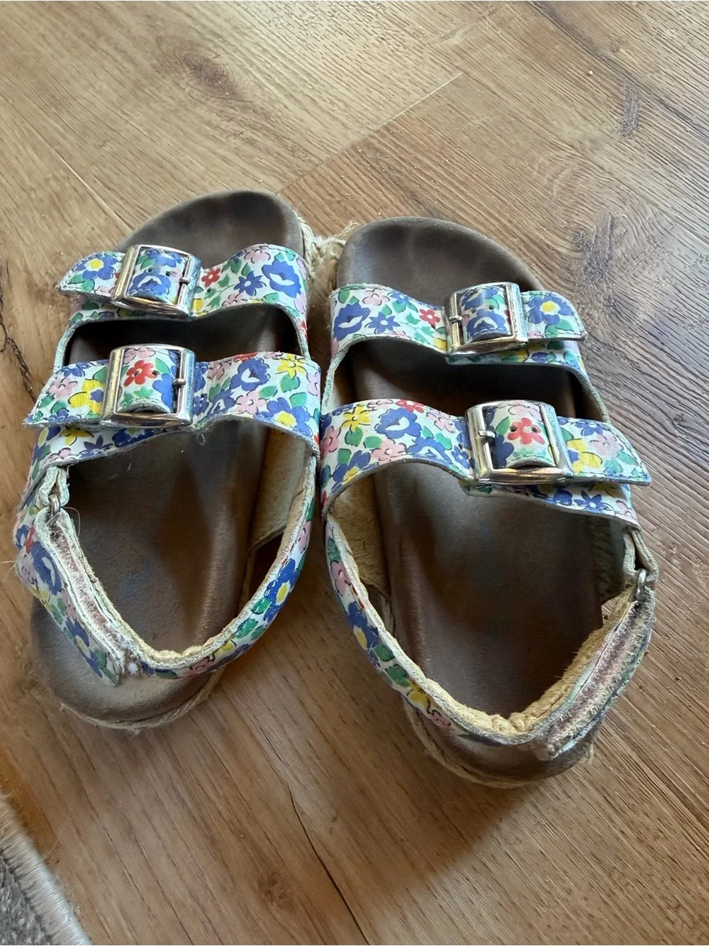 Mini Boden Kids Floral Buckle Sandals
